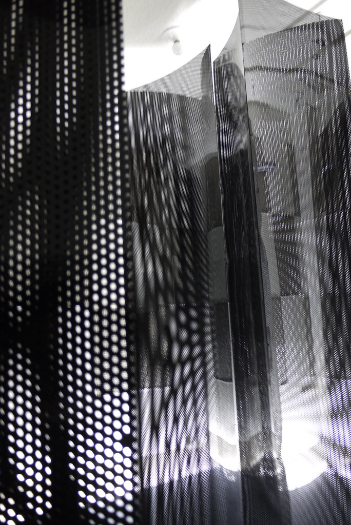 White Dots Columns [こうべアート街道　新開地～モトコー編]