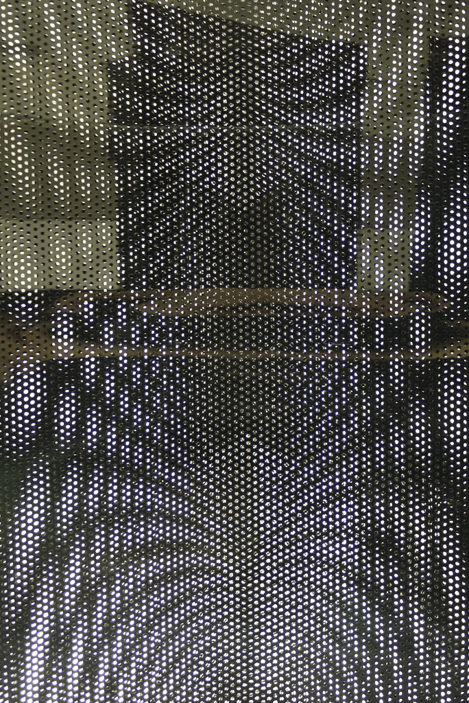 White Dots Columns [こうべアート街道　新開地～モトコー編]